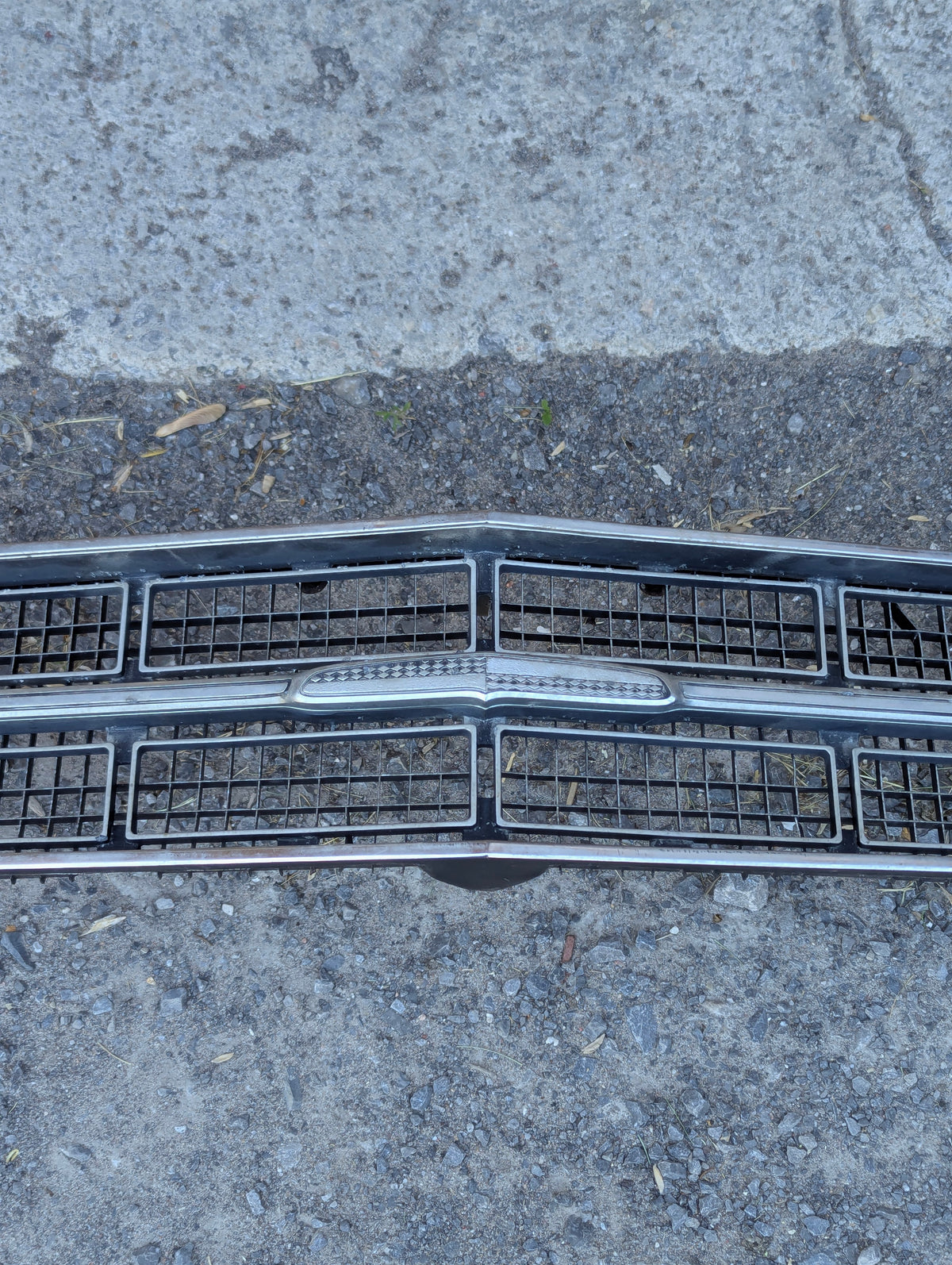 1970 Dodge Monaco Front Grille with Headlight Assemblies and 3 Headlights - view 3