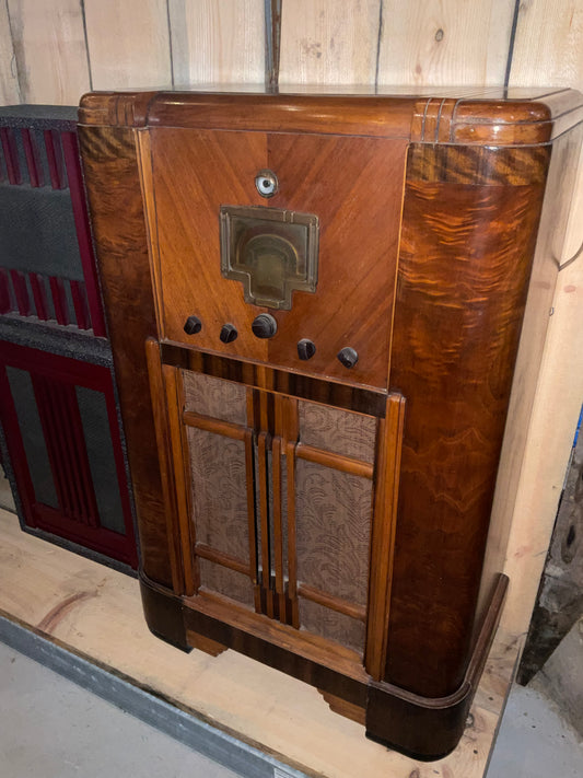 Antique 1936 RCA Radio Model 9K1