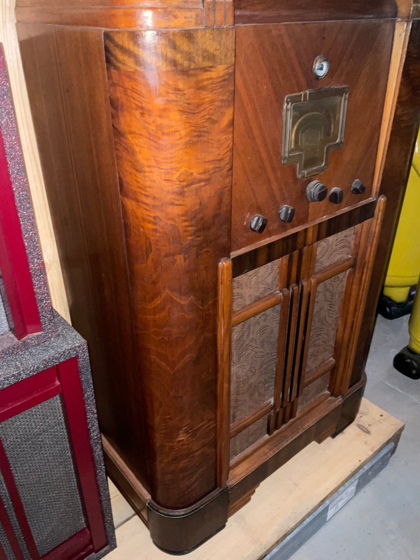 Antique 1936 RCA Radio Model 9K1