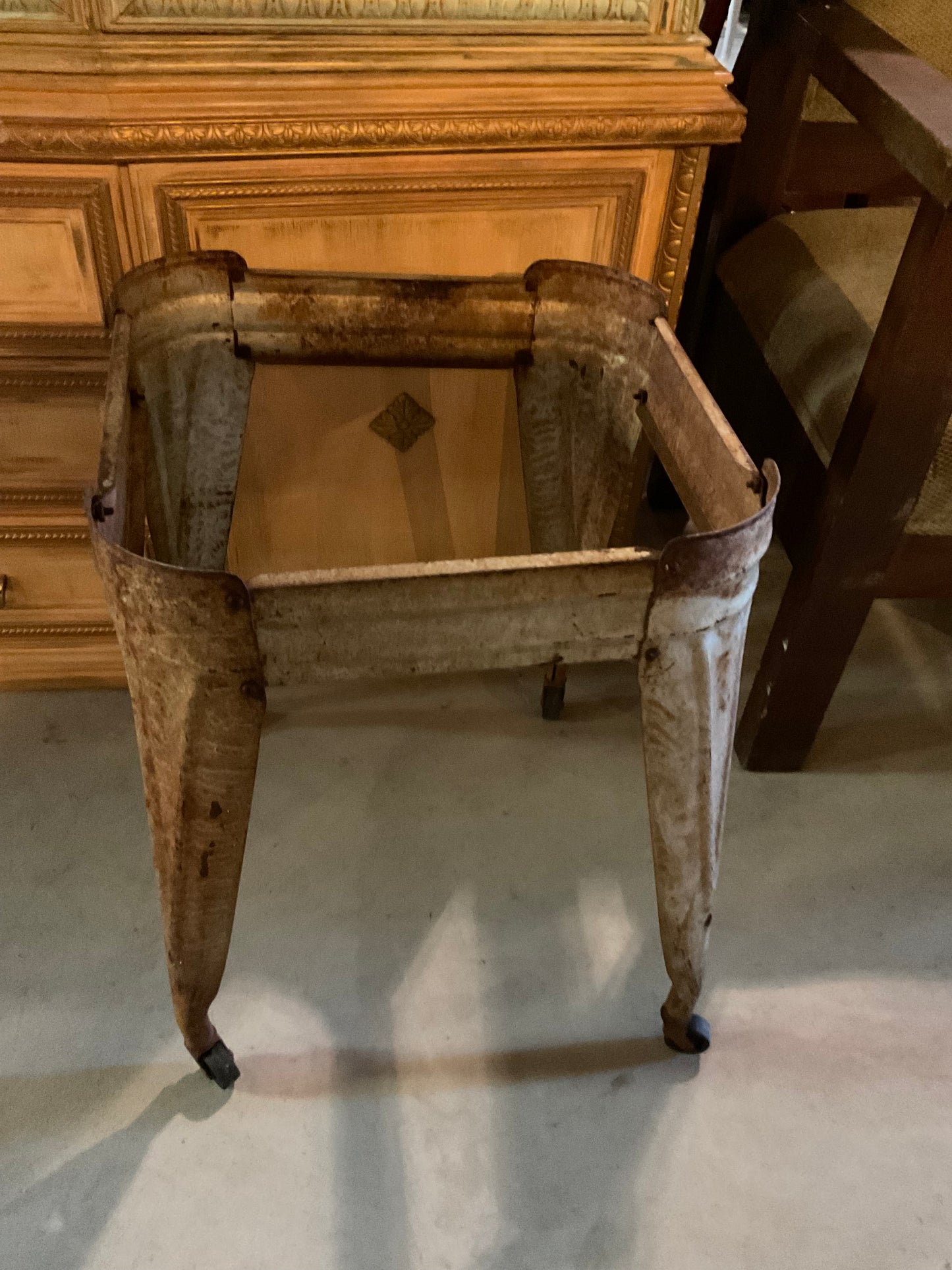 Vintage Galvanized Washtub Stand
