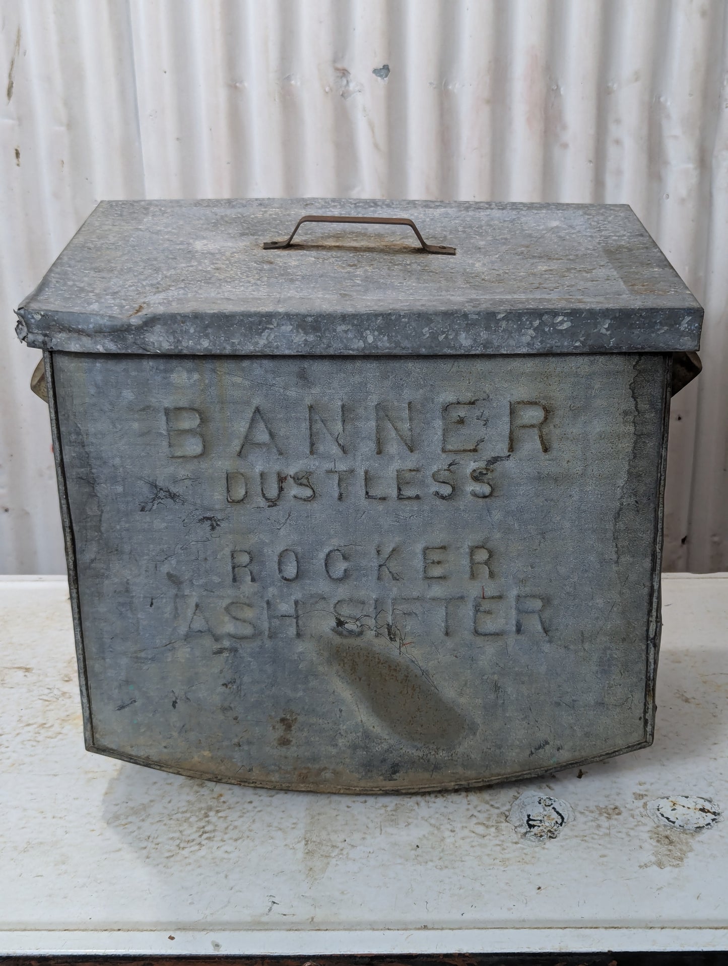 Vintage Banner Dustless Rocker Ash Sifter