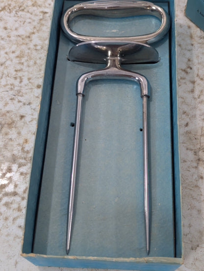 Vintage Windsor Carving Aid in Original Box