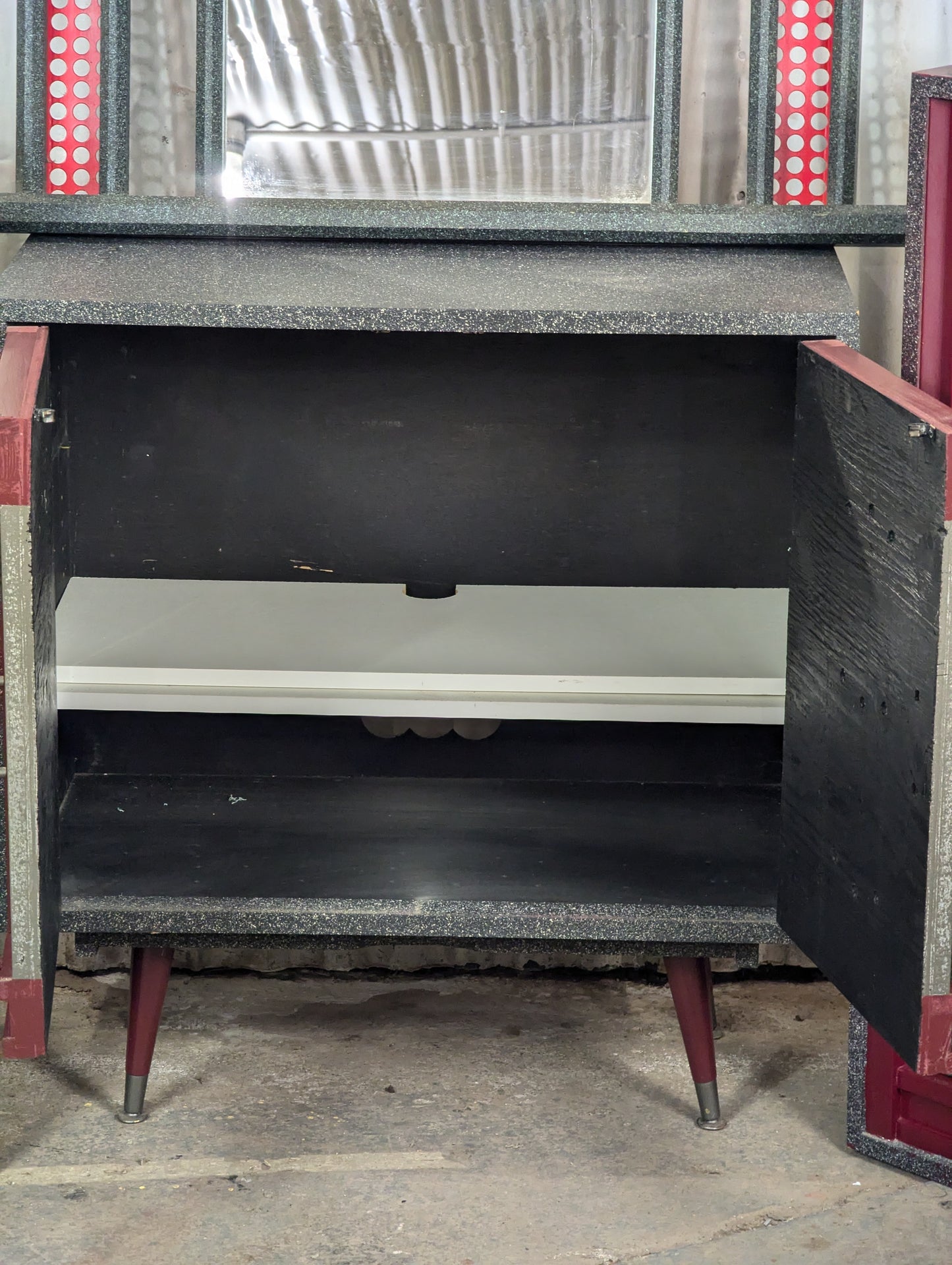 Cabinet with 4 Speaker & Wall Mirror Set