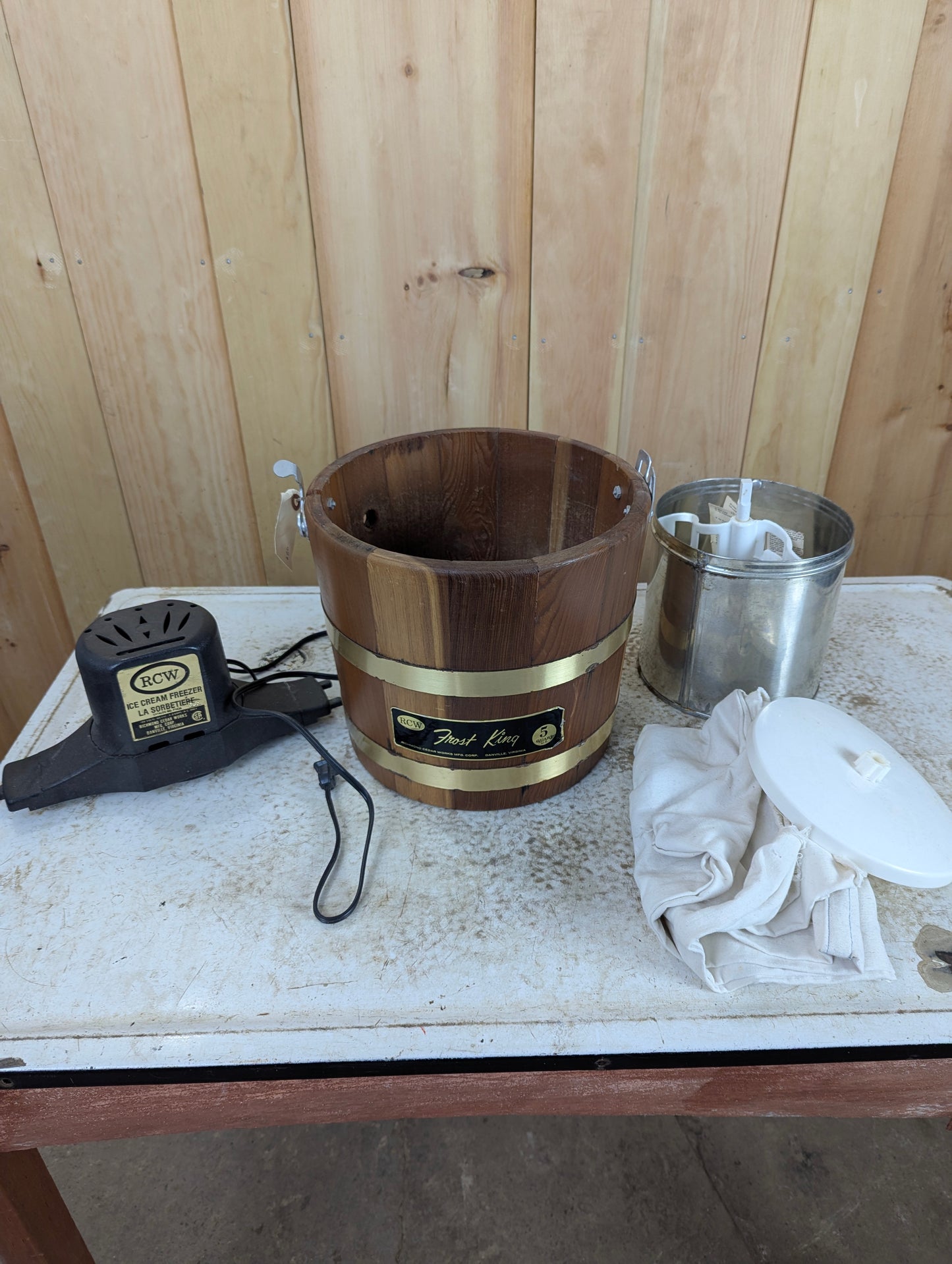 Vintage RCW Richmond Cedar Works 5-quart Ice Cream Maker