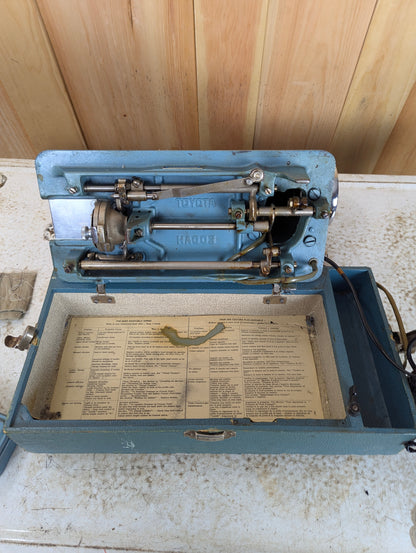 Vintage Leader Super Deluxe Sewing Machine