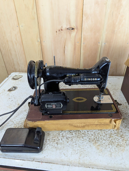 Vintage Singer Portable Sewing Machine in Carrying Case Model 99K