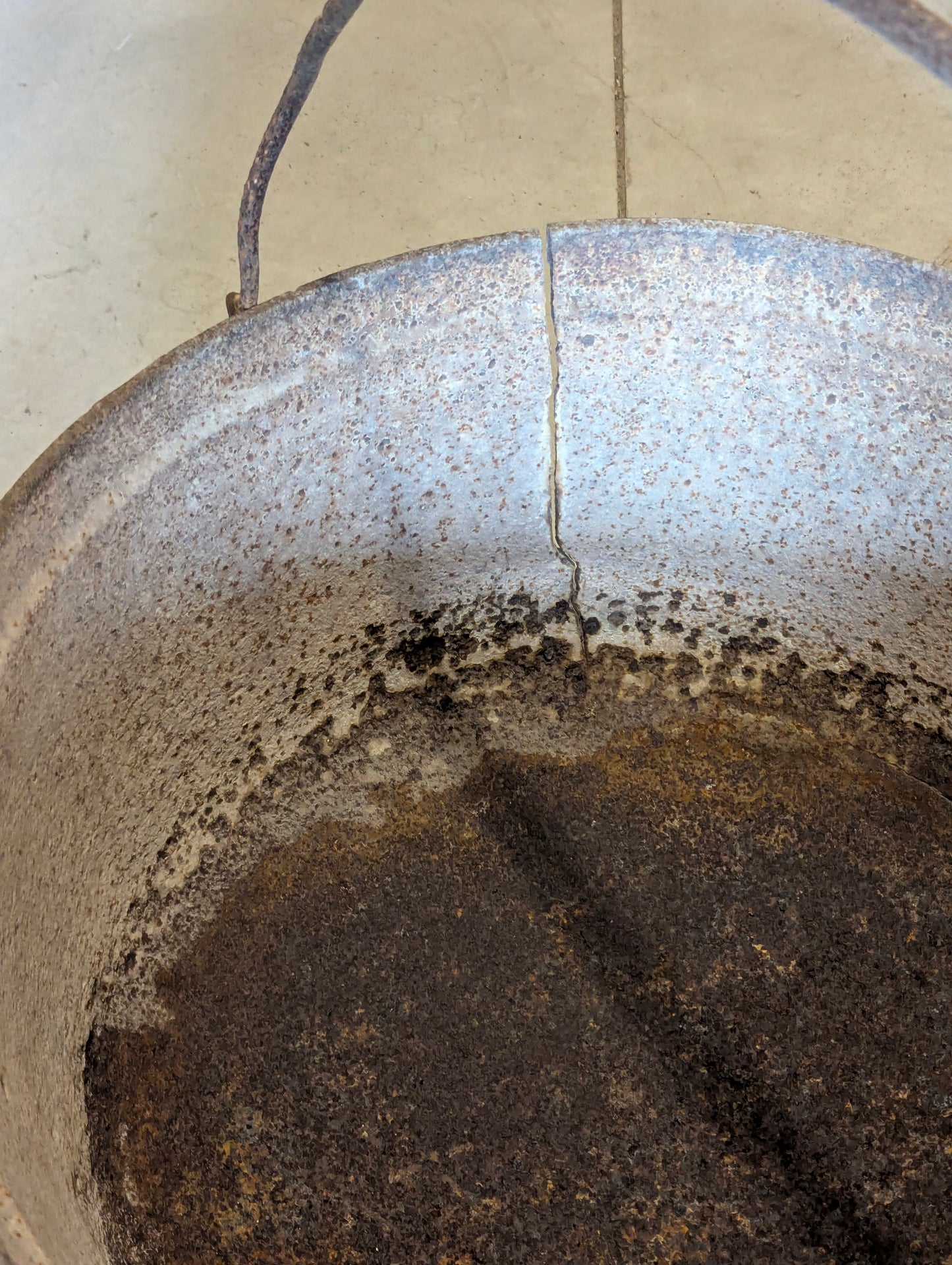Antique Cracked 40 Gallon Cast Iron Syrup Pot Kettle