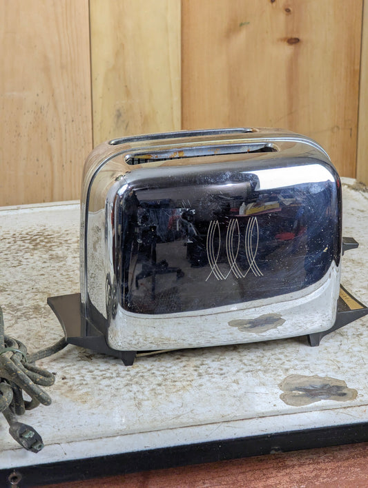 Vintage 1950s Toastmaster Toaster Model 1B24