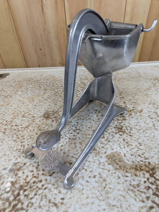 Vintage Wear Ever Aluminum Manual Citrus Juicer