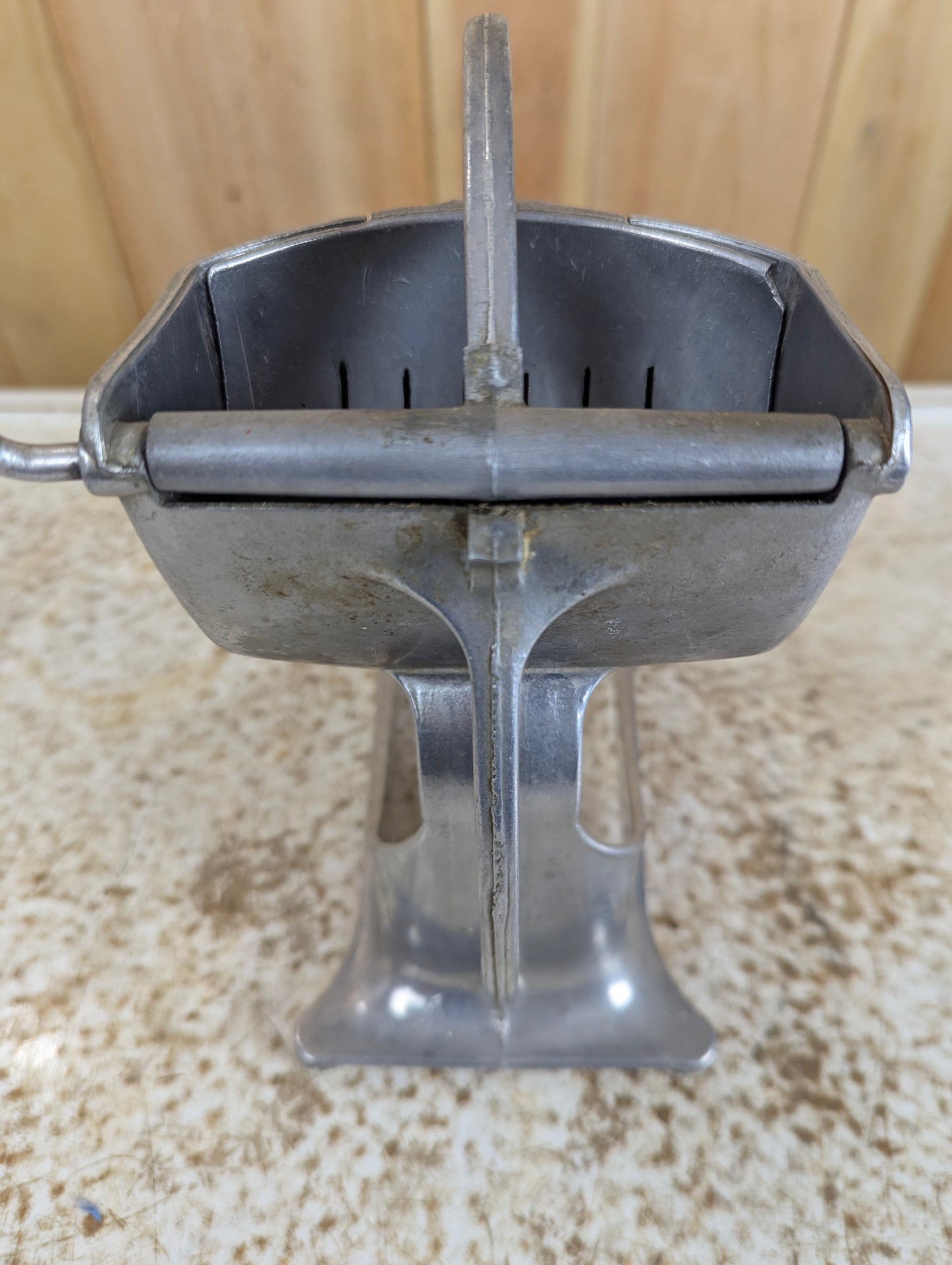 Vintage Wear Ever Aluminum Manual Citrus Juicer