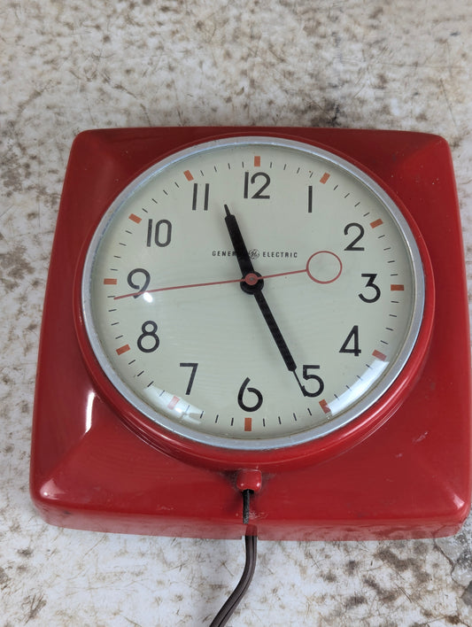 Vintage GE General Electric Wall Clock Model 2QM2