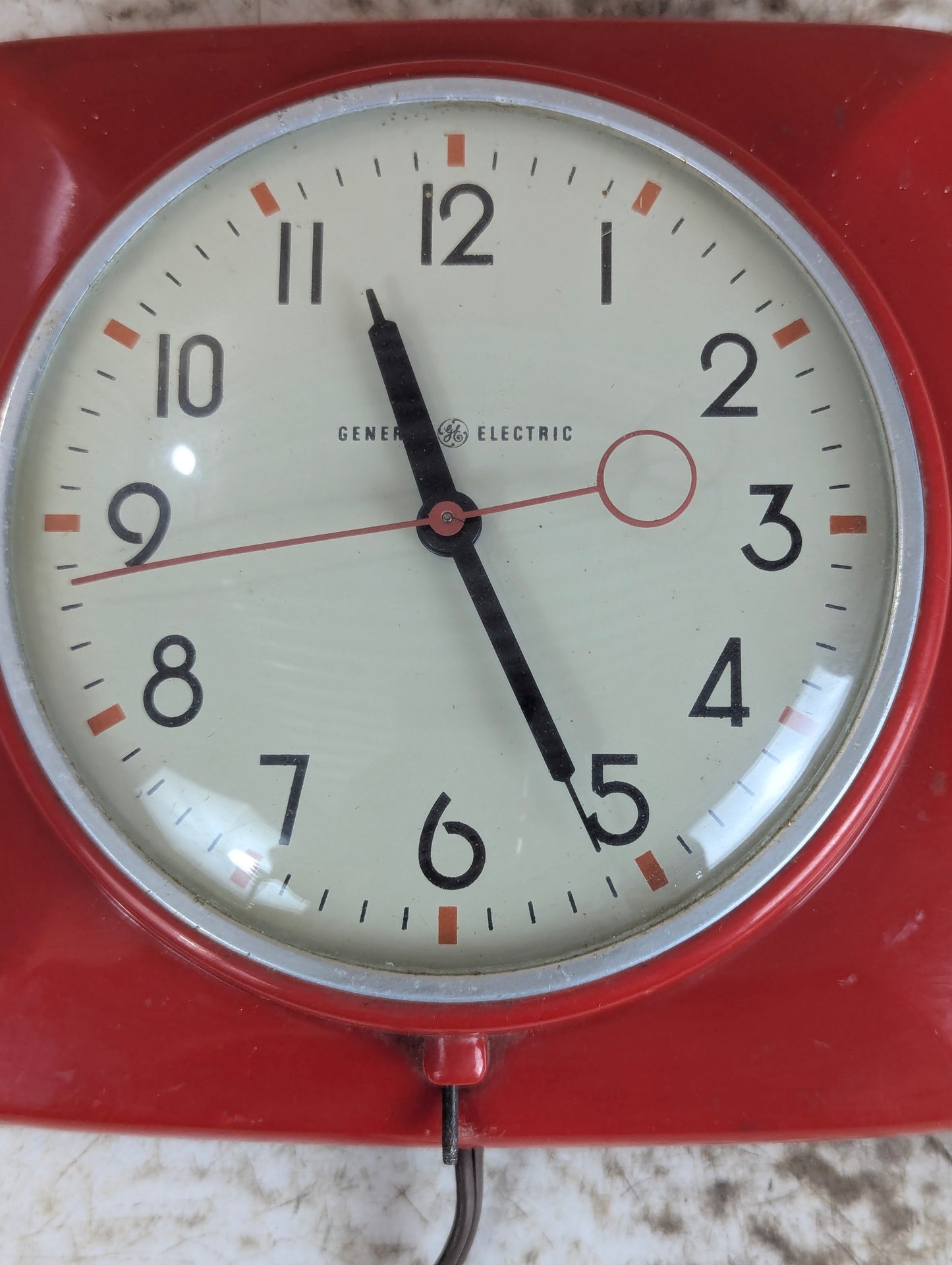 Vintage GE General Electric Wall Clock Model 2QM2