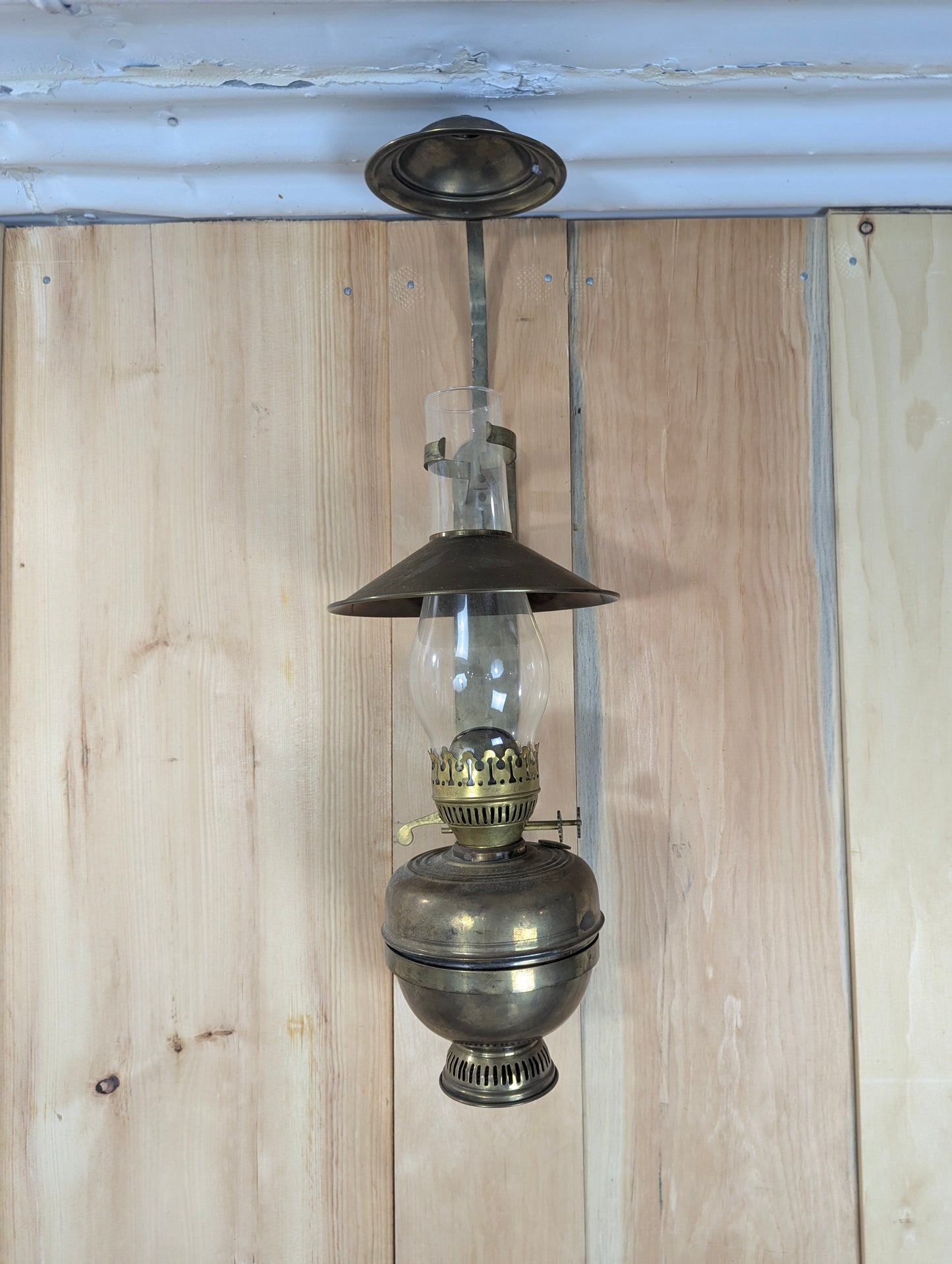 Antique Brass Wall Mounted Oil Lamp with Wall Bracket