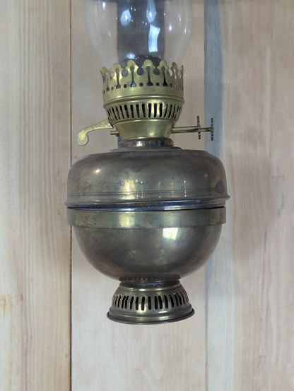Antique Brass Wall Mounted Oil Lamp with Wall Bracket