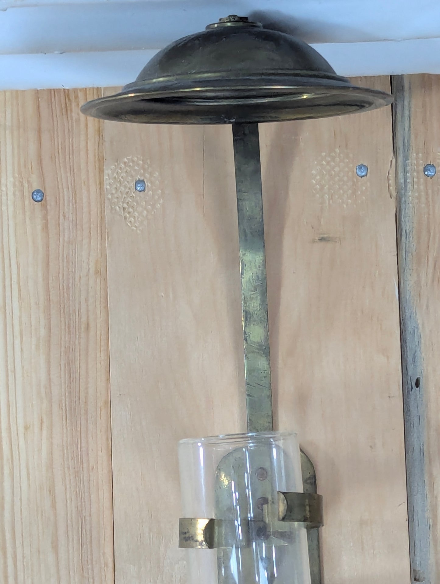 Antique Brass Wall Mounted Oil Lamp with Wall Bracket