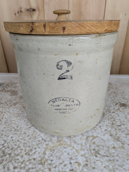 Medalta #2 Crock with Lid