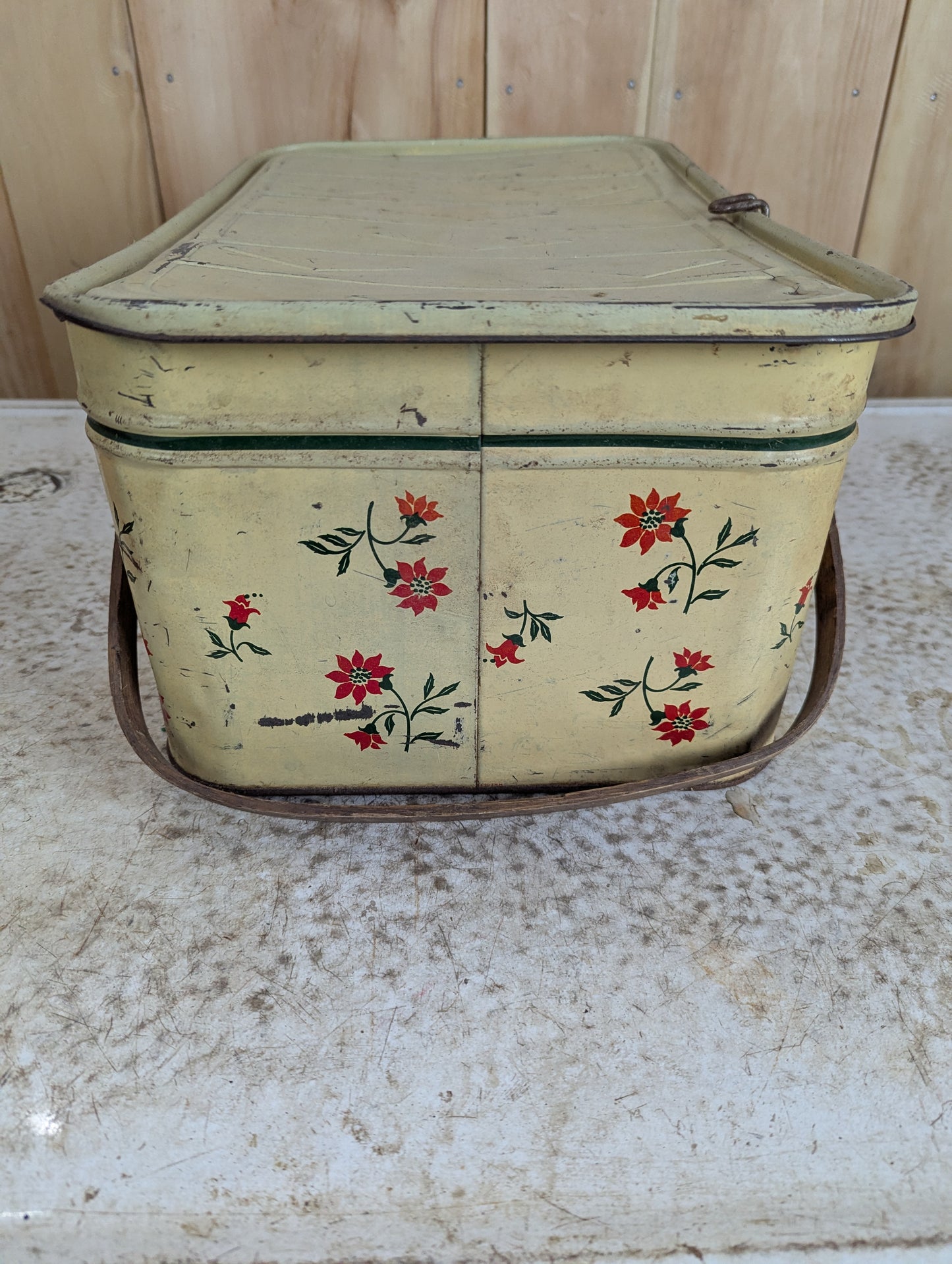 1950’s Tin Picnic Basket with Tablecloth & 4 Plastic Plates