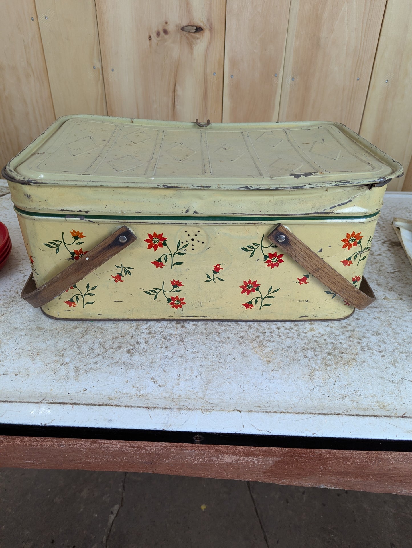 1950’s Tin Picnic Basket with Tablecloth & 4 Plastic Plates