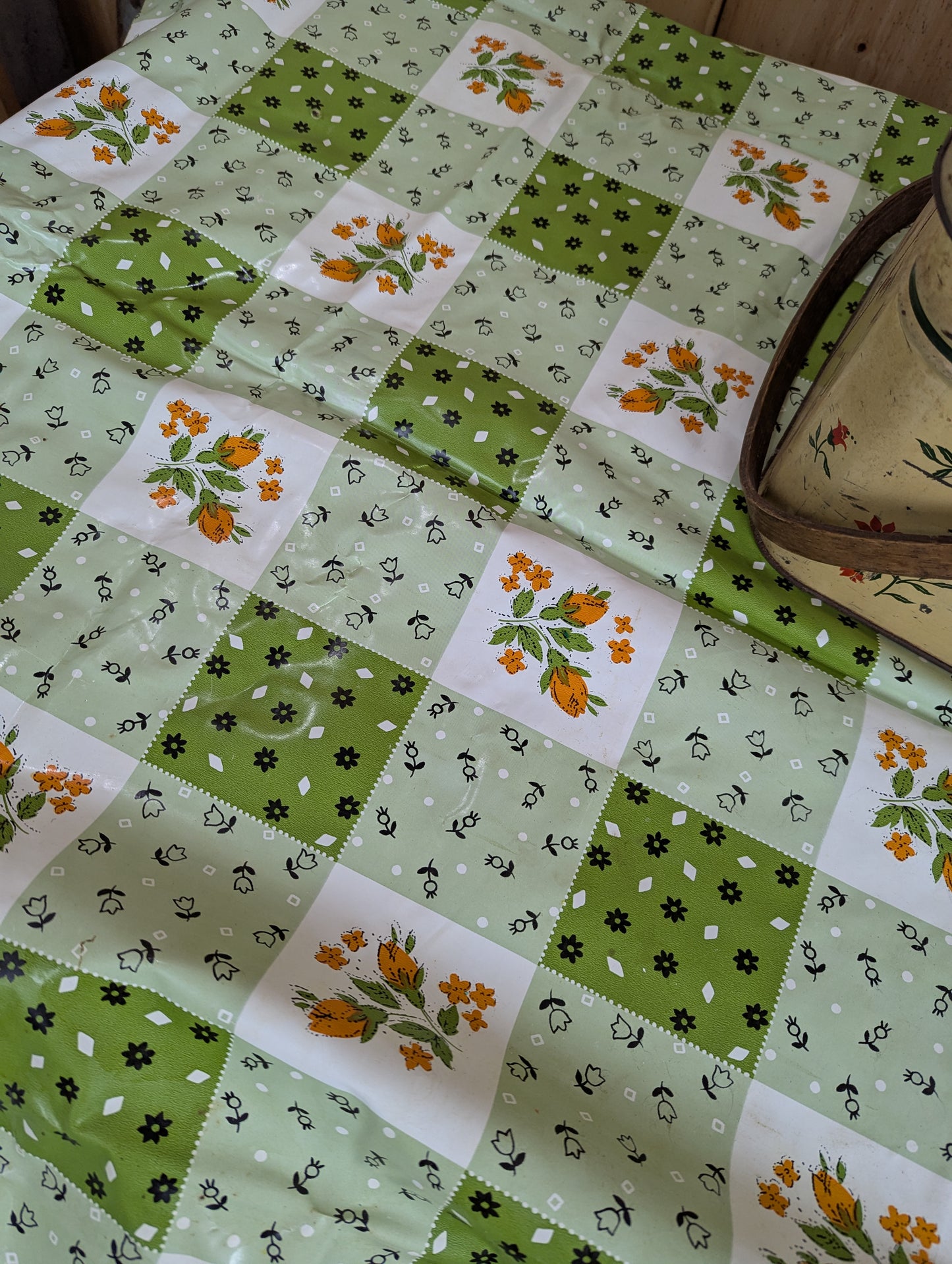 1950’s Tin Picnic Basket with Tablecloth & 4 Plastic Plates