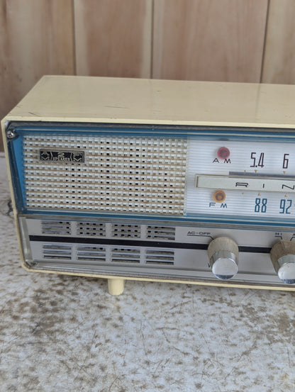 1960’s Vintage Rincan Model KFA-W71 AM FM Radio