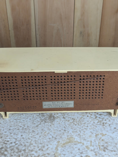 1960’s Vintage Rincan Model KFA-W71 AM FM Radio