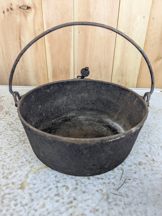 Vintage 10” Cast Iron Pot