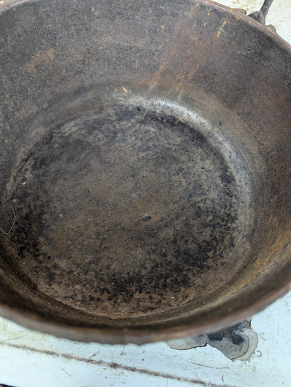 Vintage 10” Cast Iron Pot