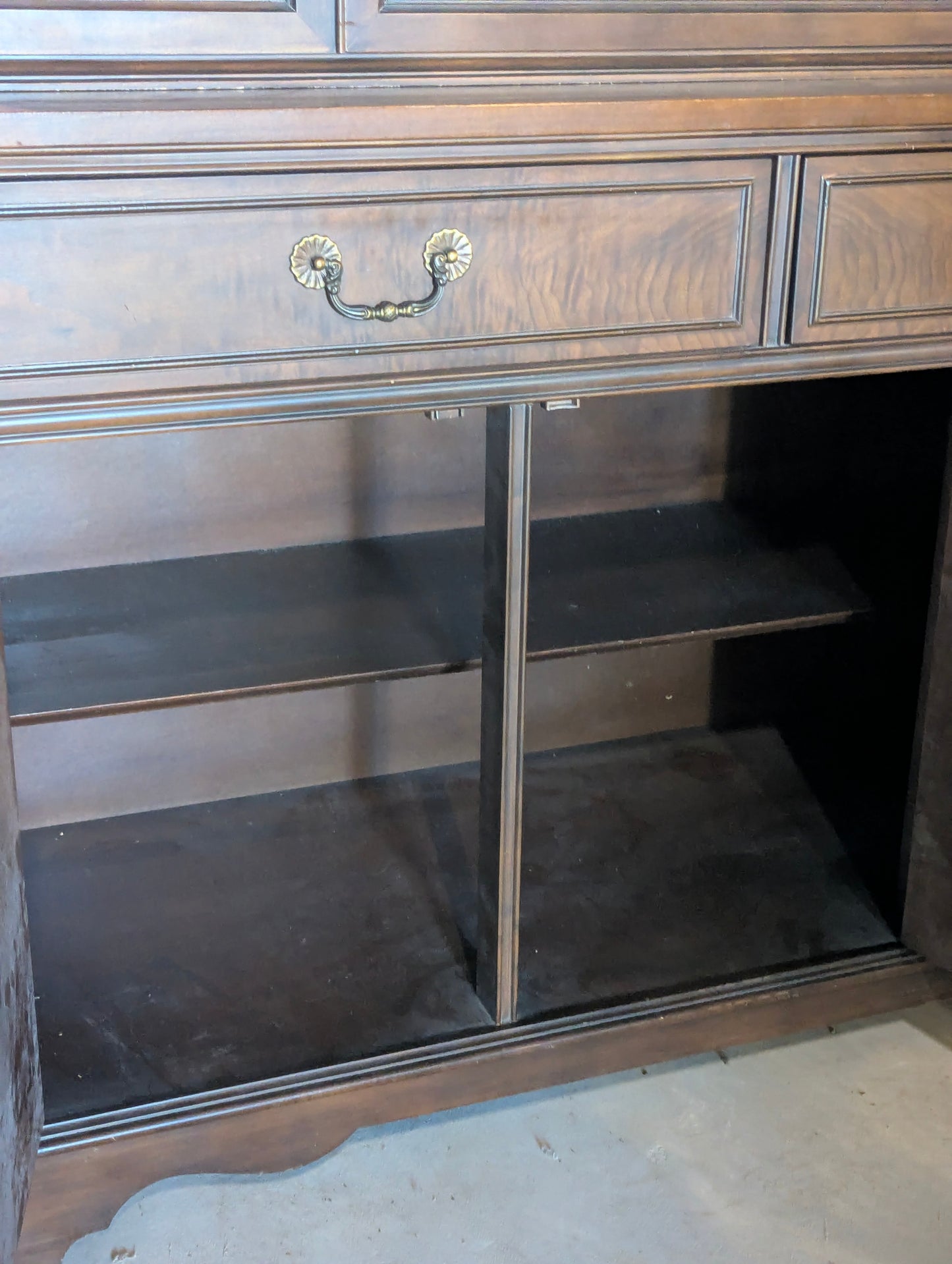 Knechtel Buffet & Hutch