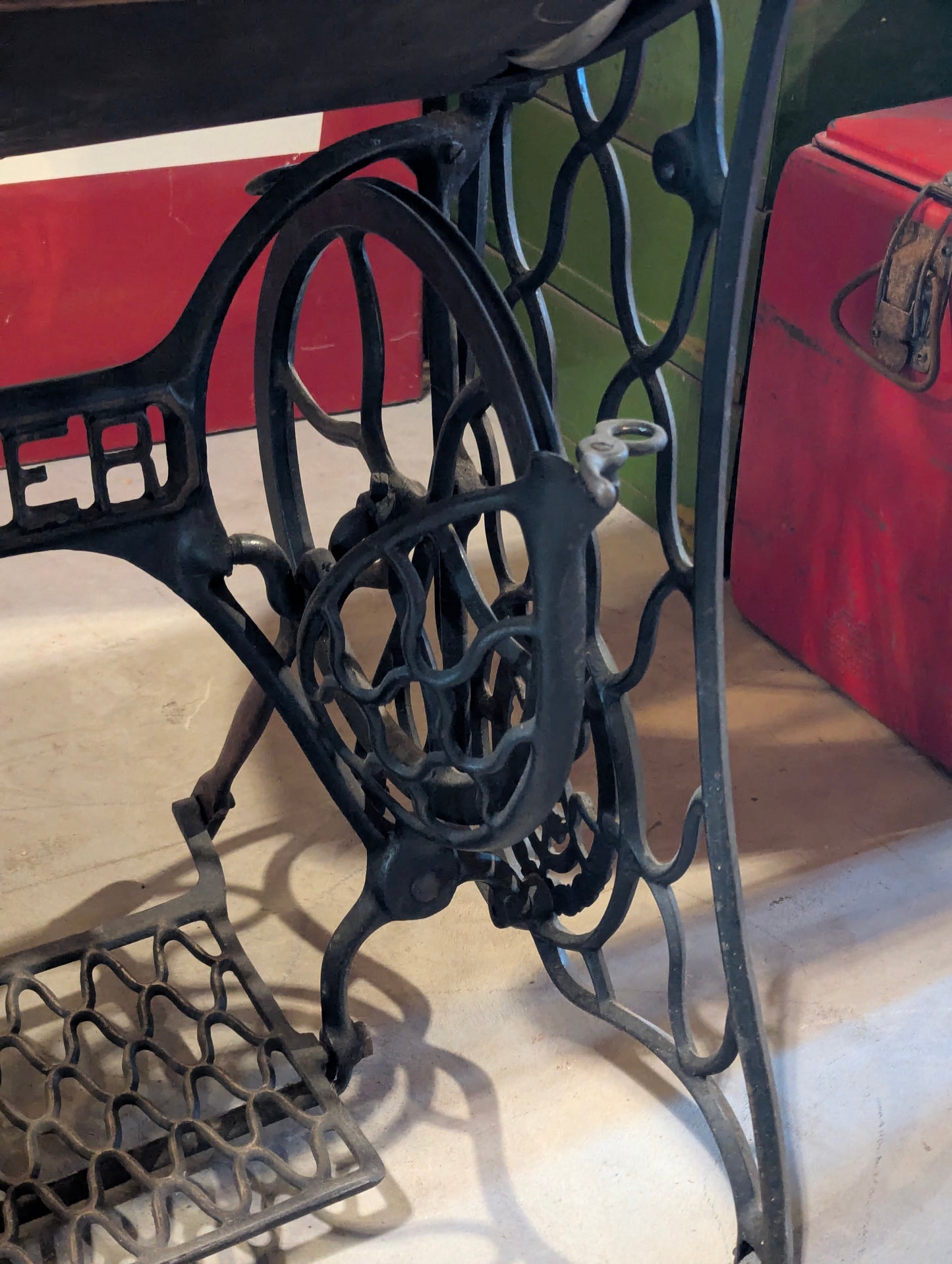 Vintage Singer Sewing Machine with Tiger Oak Top