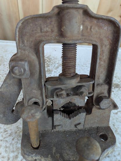 Vintage Rae Pipe Vise