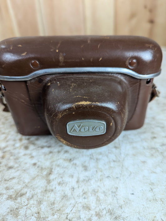Vintage Novo 35 Range Finder 35 mm Camera with 45 mm F 2.5 Lens in original Case