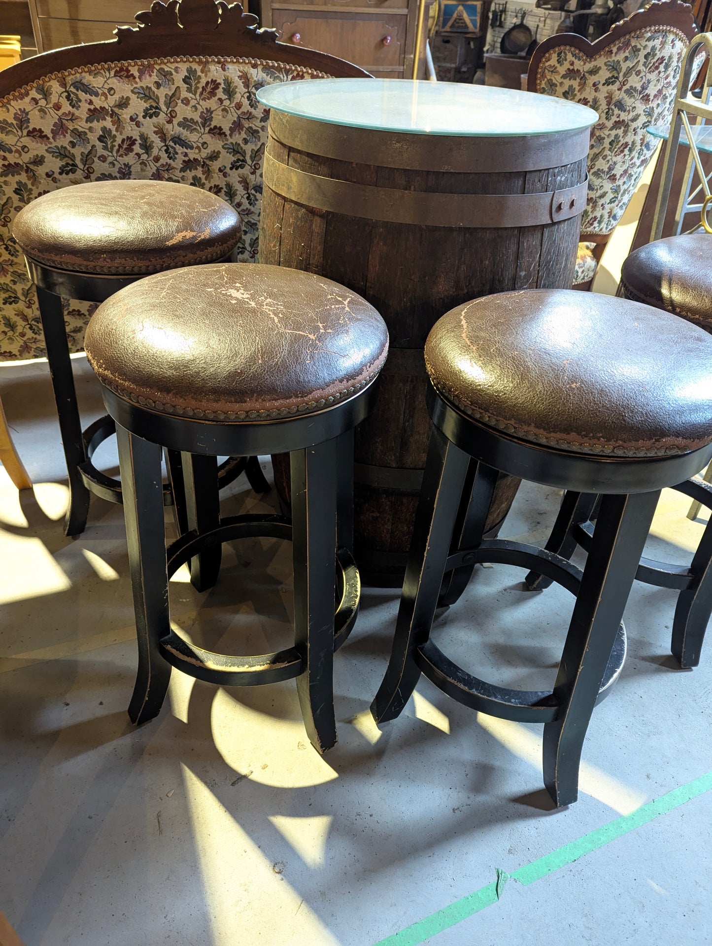 Wooden Barrel Table with 4 Stools