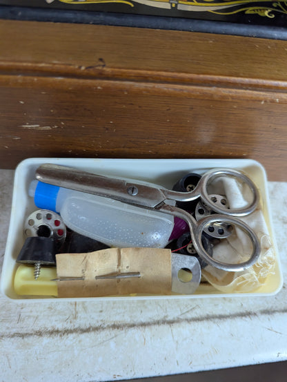 Singer NL-K Table Top Sewing Machine with Wooden Cover