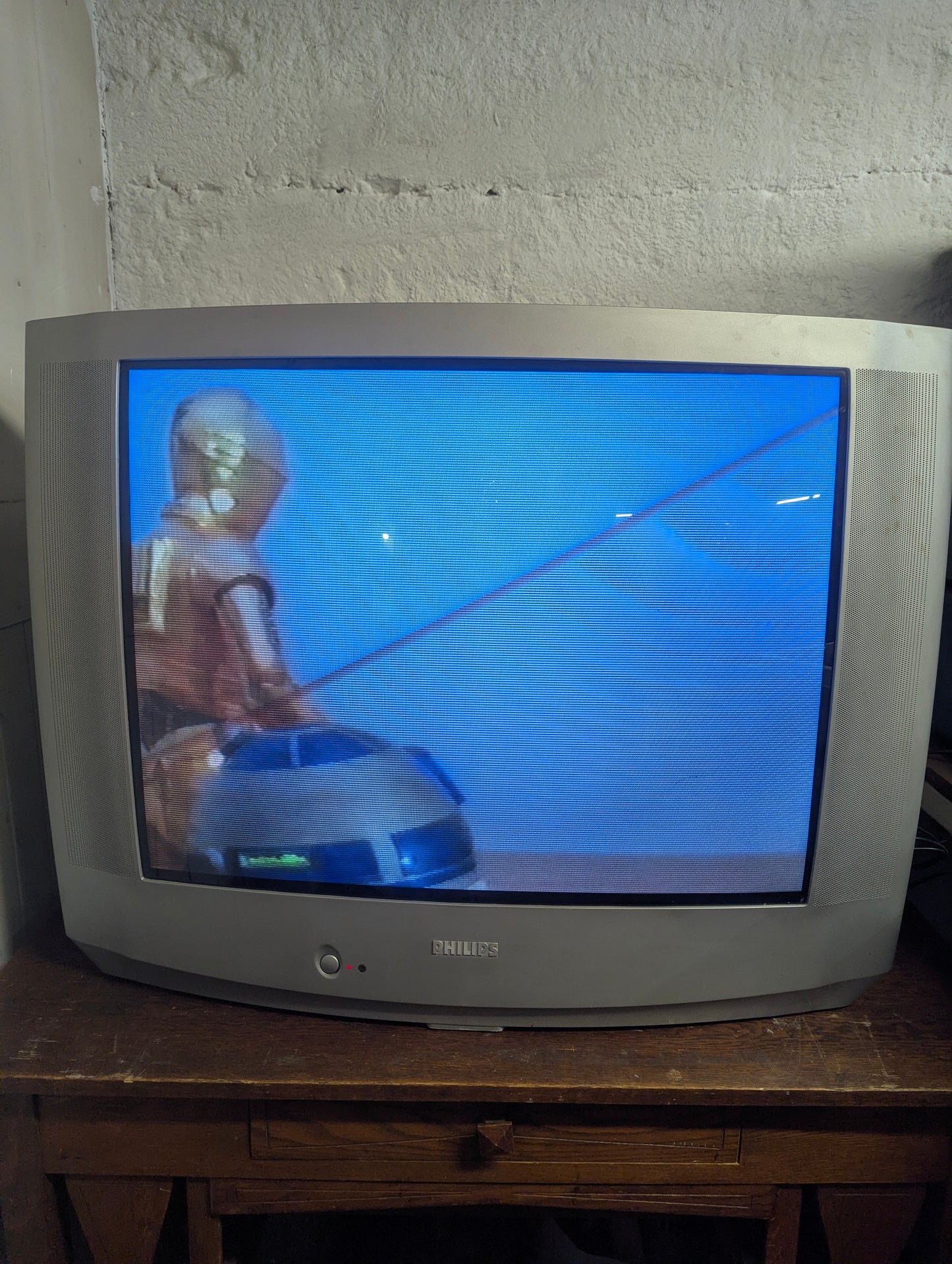 Phillips Model 32PS55-S321  CRT 32” TV with Remote