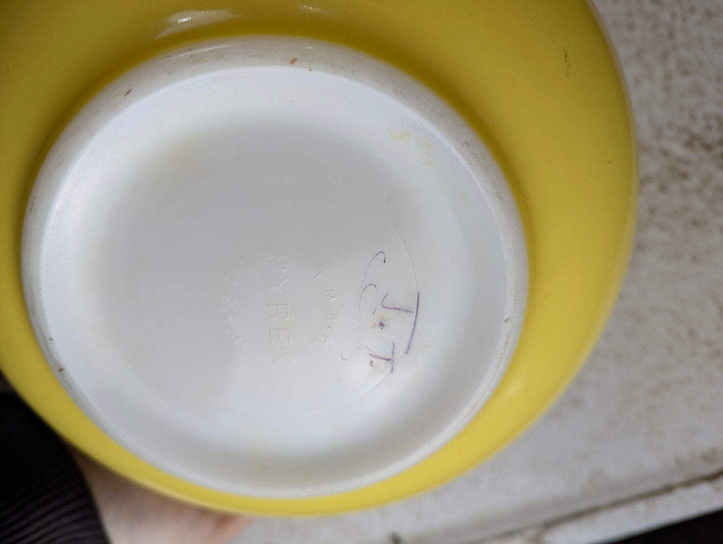Vintage Pyrex Primary Yellow #404 4 Quart Mixing Bowl