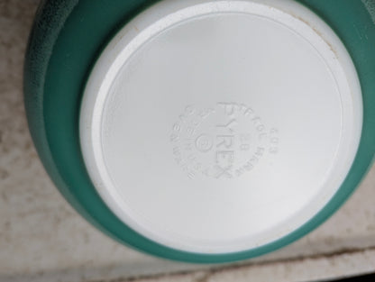Vintage Primary Green Pyrex #403 2.5 Quart Mixing Bowl