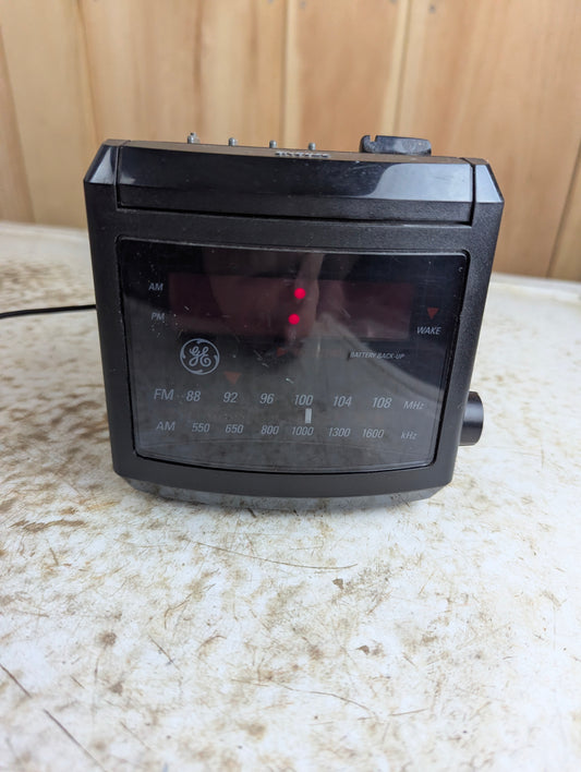 General Electric Cube AM/FM Digital Alarm Clock Radio Model 7-4606BKA - Tested and Working