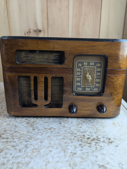 1938/39 General Electric AM Radio Model H-50 - Cleaned, Tested, and Working