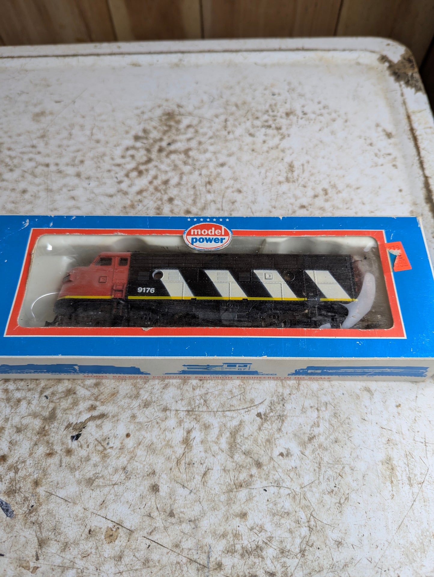 Mehano HO Scale Canadian National F9 #9176 Locomotive