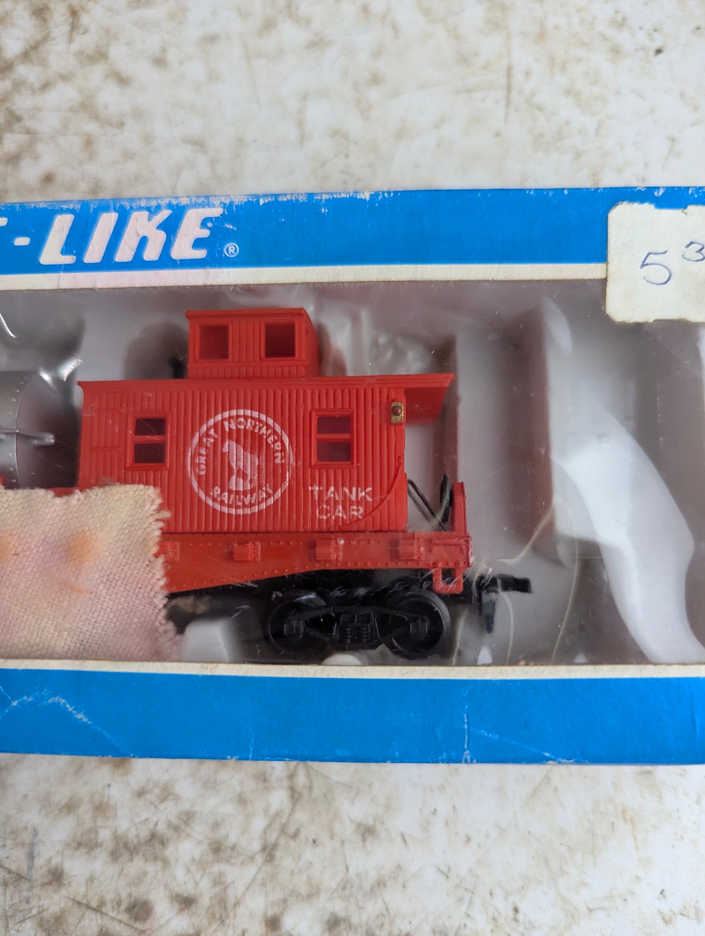 Life-Like HO Scale Great Northern Railway Cleaning Car