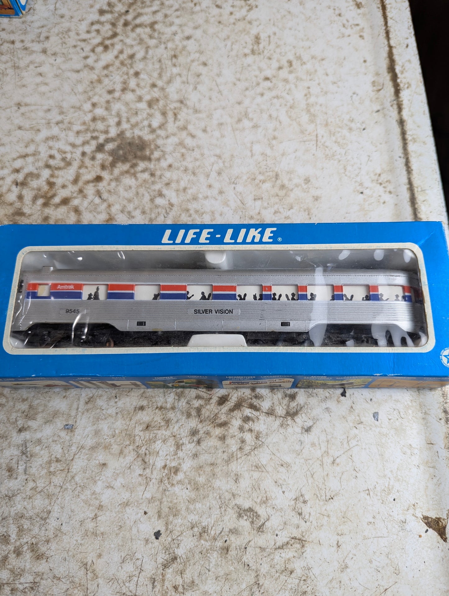 Life-Like HO Scale Amtrak Silver Vision Passenger Car