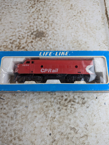 Life Like HO Scale CP Rail #4056 Locomotive - Labelled 'Not Working'
