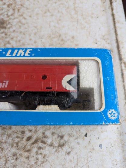 Life Like HO Scale CP Rail #4056 Locomotive - Labelled 'Not Working'