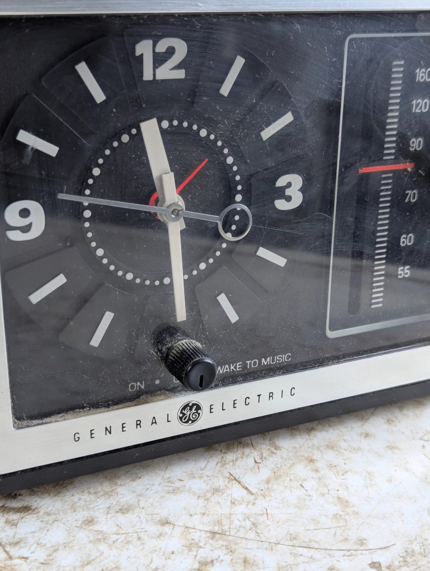 1970s General Electric AM Analog Alarm Clock Radio Model C2425A - Tested Working