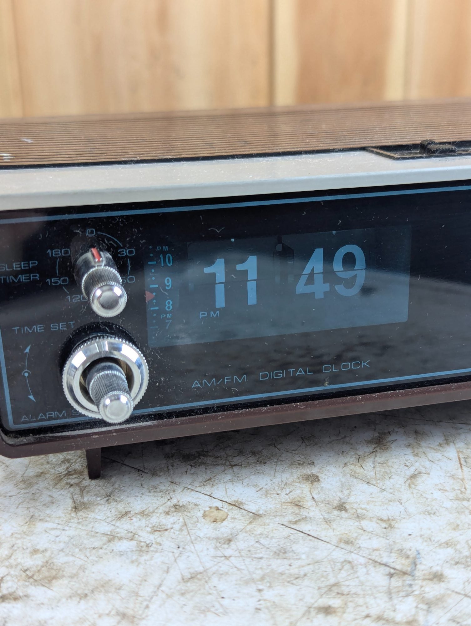 1970s Magnasonic AM/FM Flip Clock Radio Model MDR-5053 - Tested Working