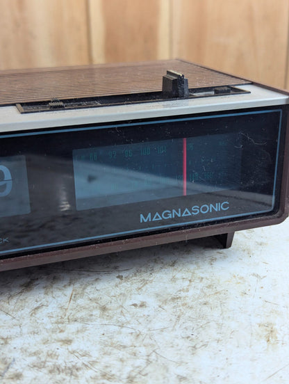 1970s Magnasonic AM/FM Flip Clock Radio Model MDR-5053 - Tested Working