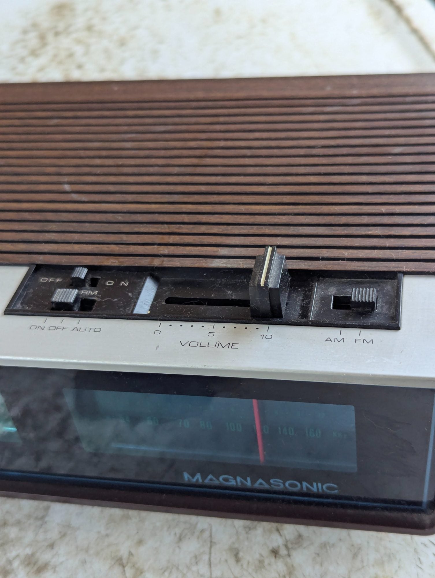 1970s Magnasonic AM/FM Flip Clock Radio Model MDR-5053 - Tested Working