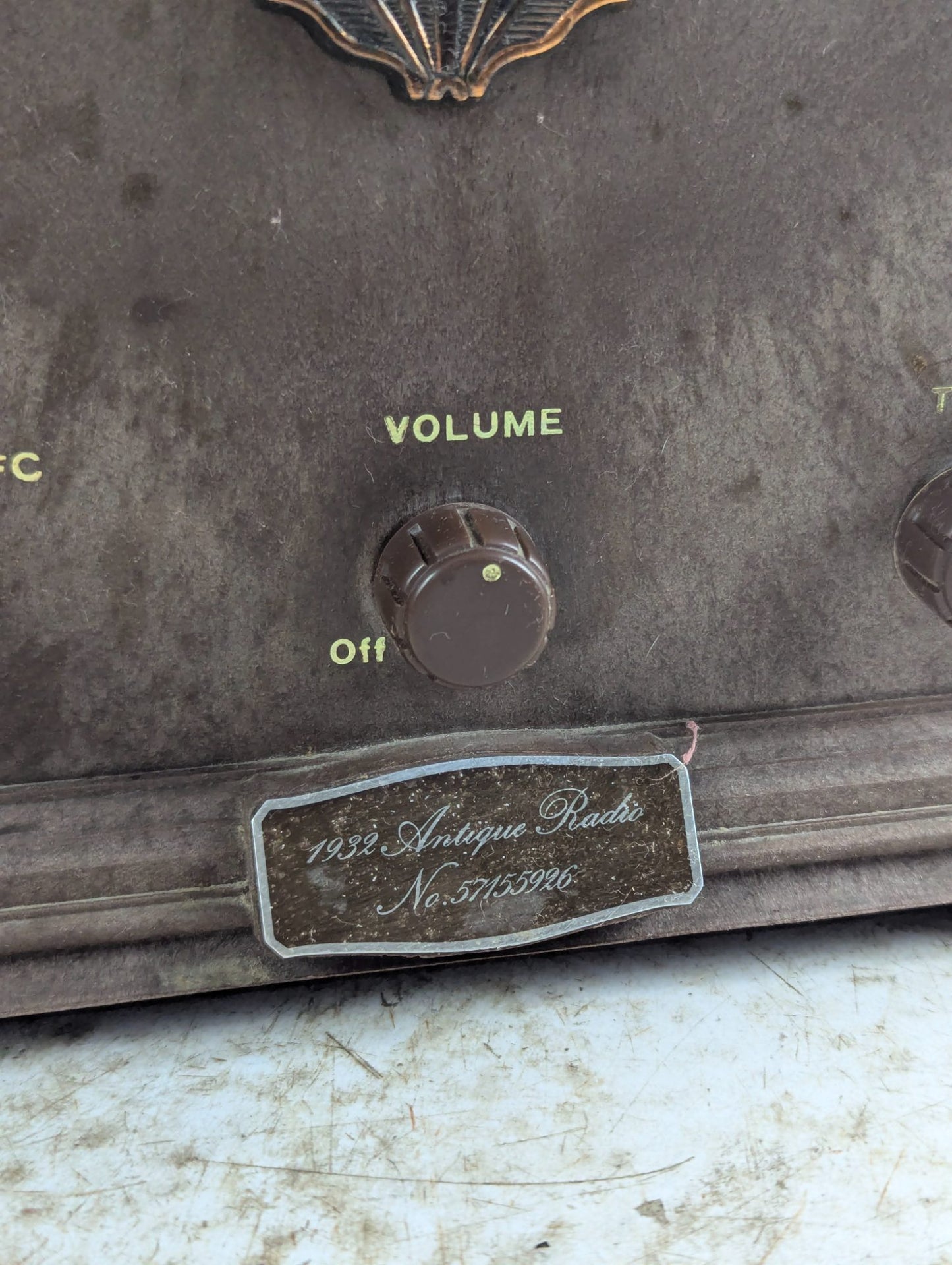 Windsor 1932 Style Tabletop Cathedral Radio Reproduction - Tested Working