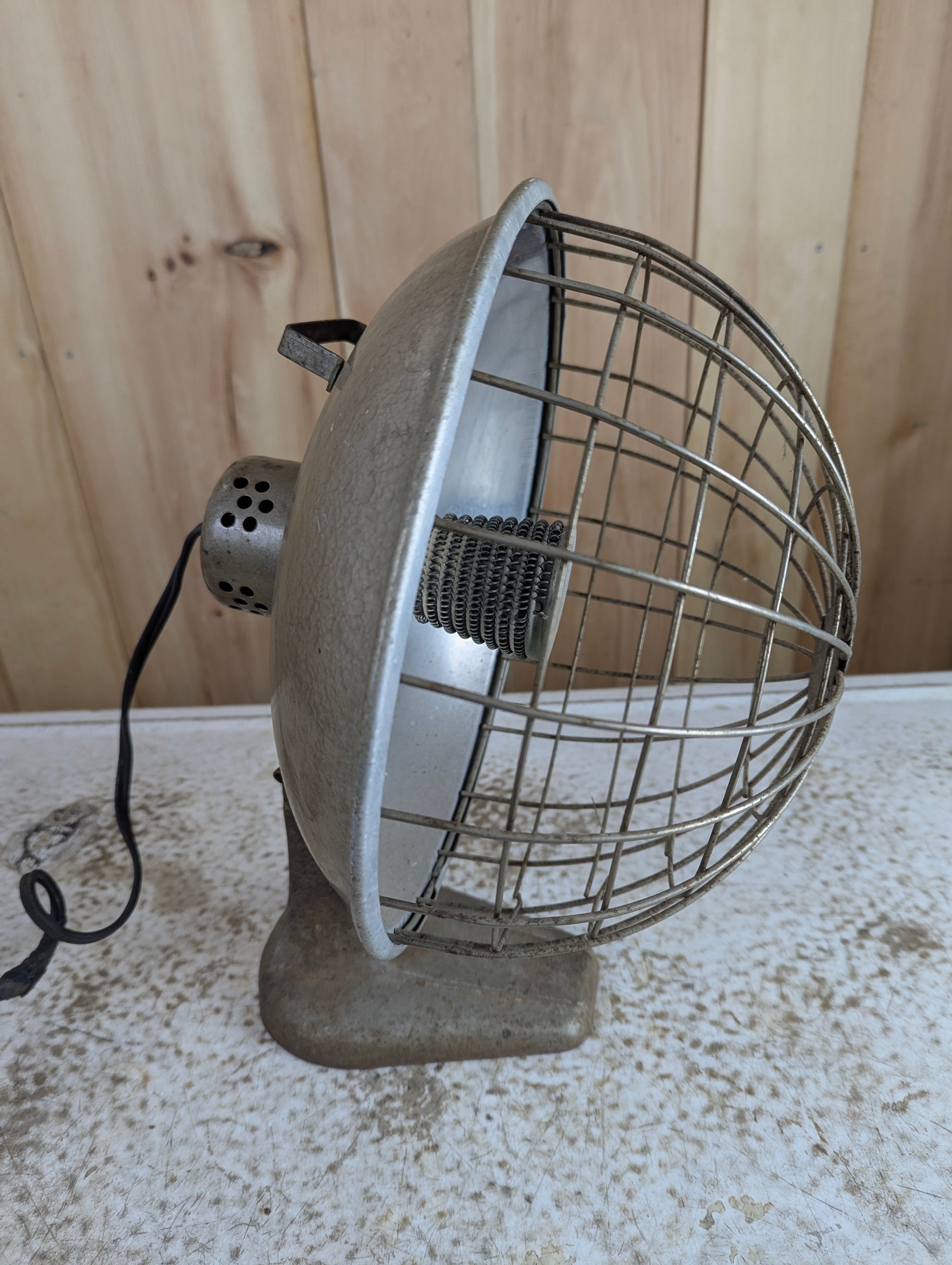 Antique 1920s Standard Manufacturing Radiant Heater Lamp- Works - view 2
