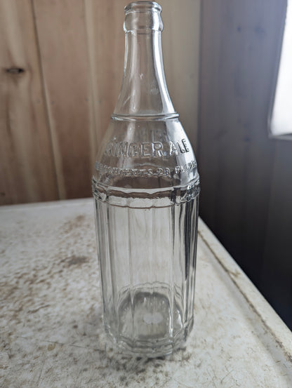 Antique 28oz United Bottles Limited Ginger Ale Embossed Clear Glass Soda Bottle